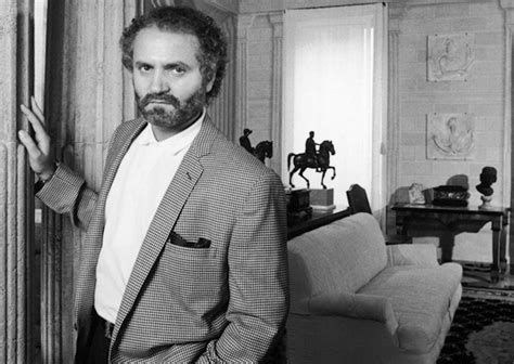 dove si trova la tomba di gianni versace|Gianni Versace: la carriera del designer .